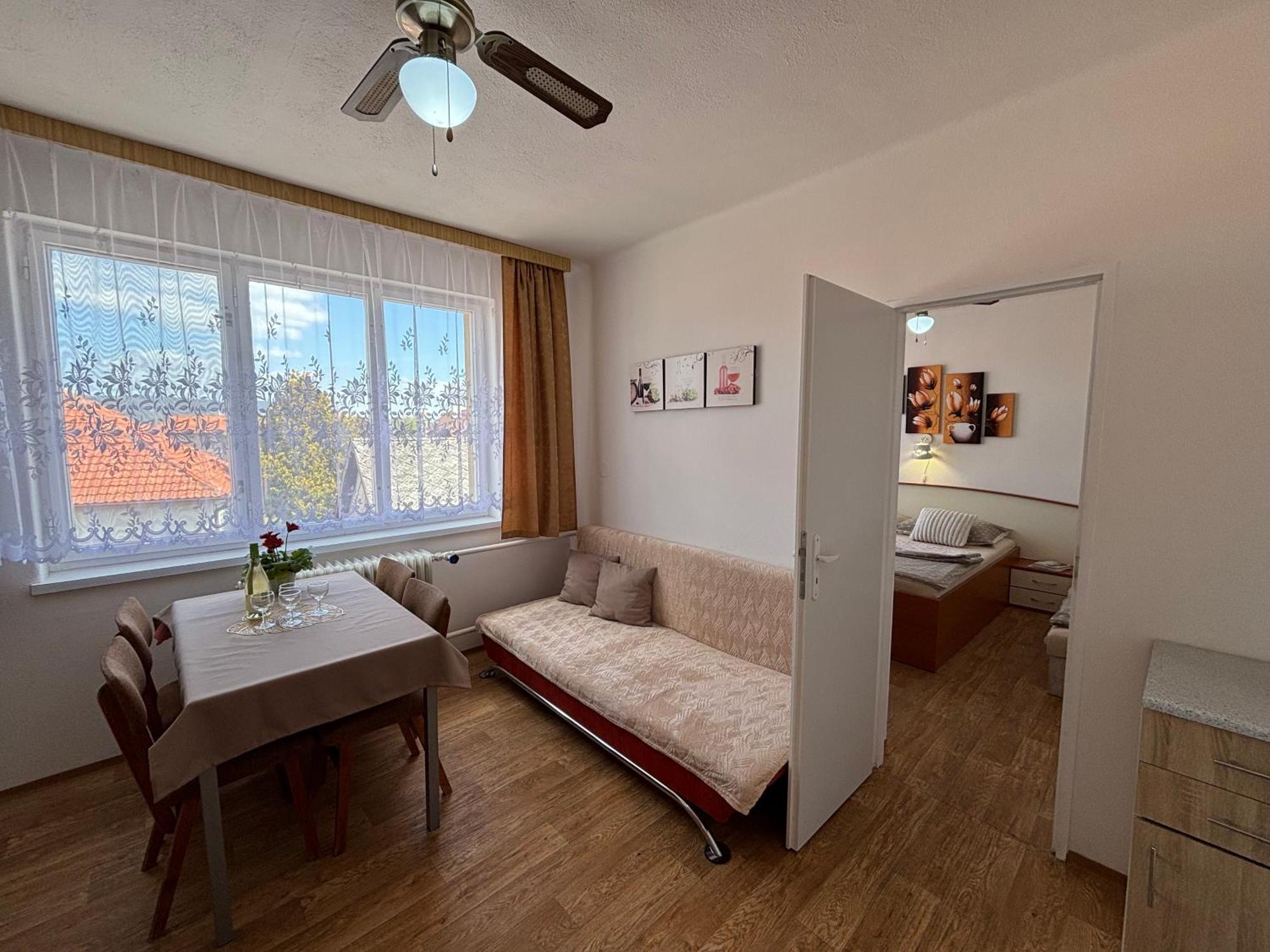 Apartmanovy Dom Grand Štúrovo Eksteriør bilde
