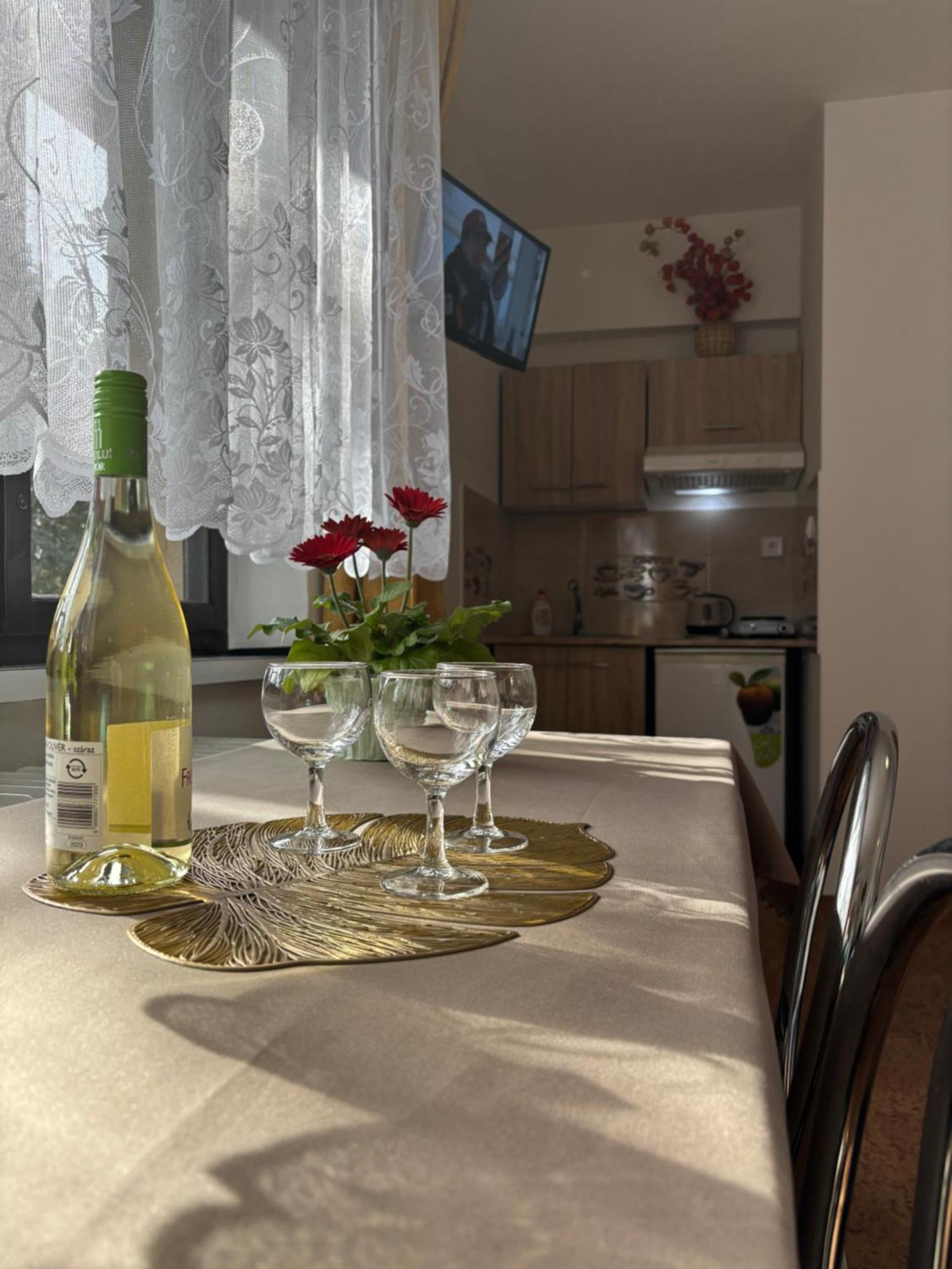 Apartmanovy Dom Grand Štúrovo Eksteriør bilde