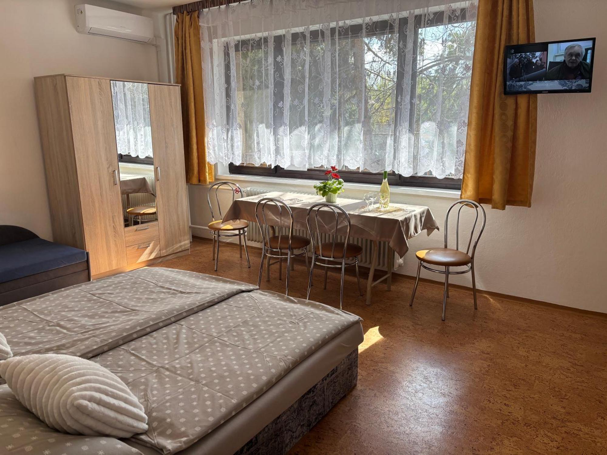 Apartmanovy Dom Grand Štúrovo Eksteriør bilde
