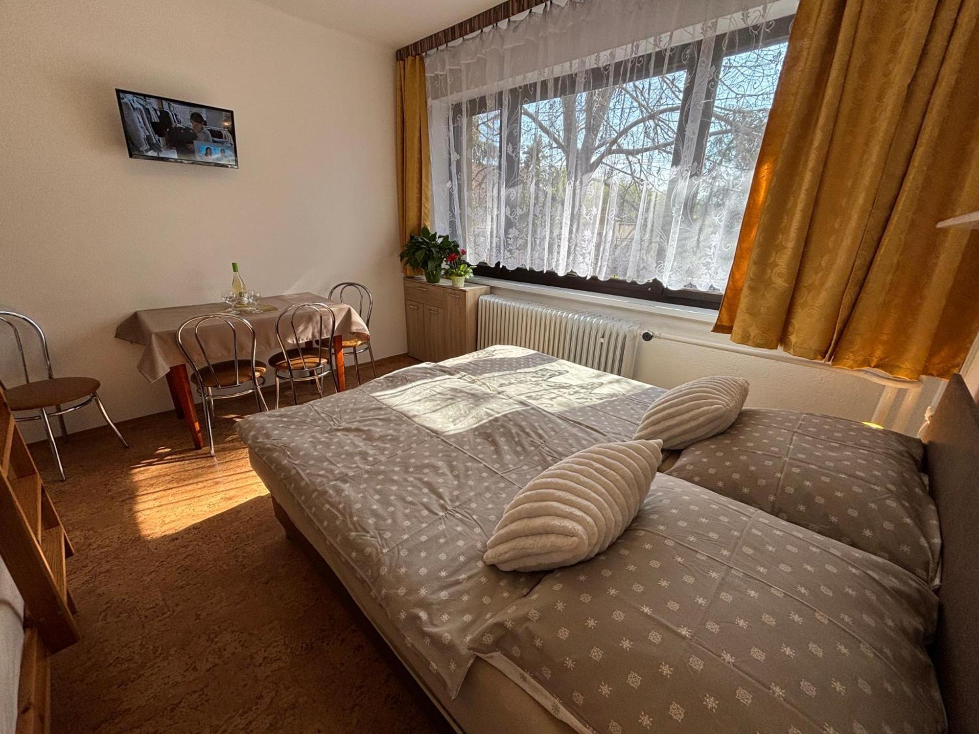 Apartmanovy Dom Grand Štúrovo Eksteriør bilde