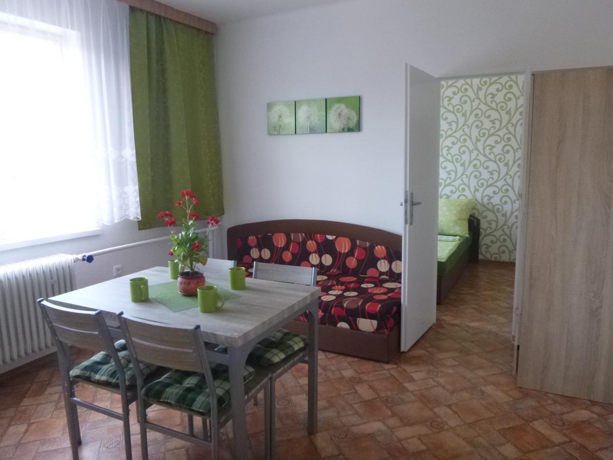 Apartmanovy Dom Grand Štúrovo Eksteriør bilde